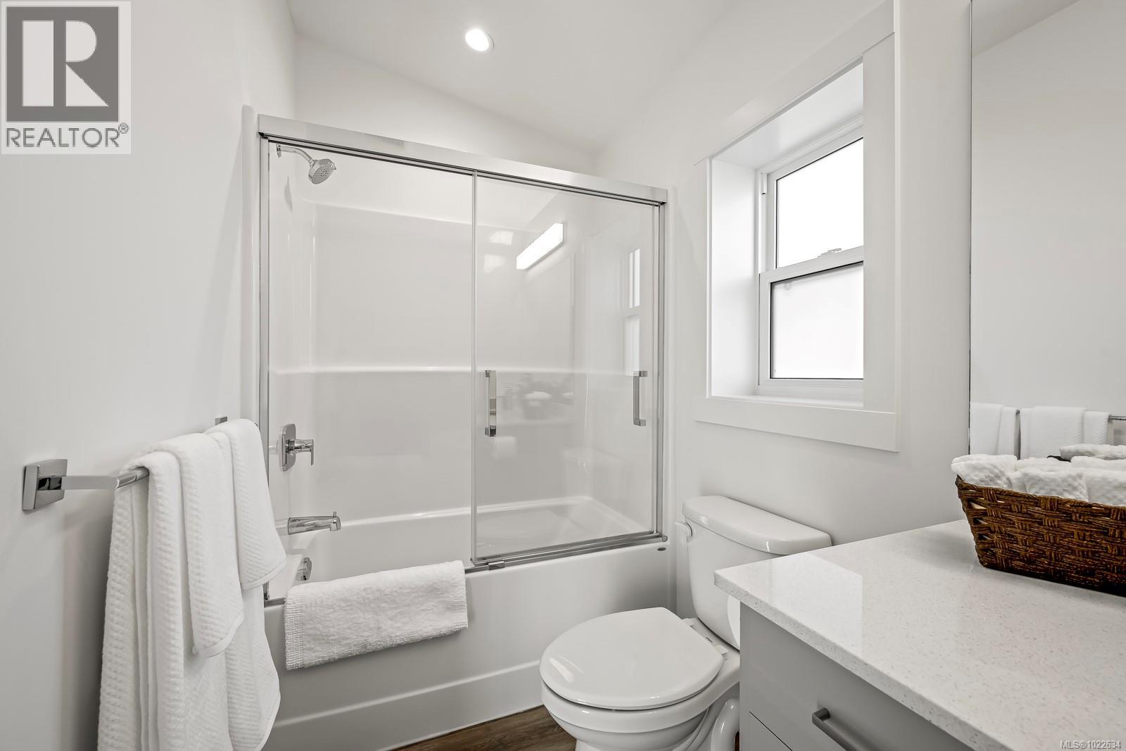 #24 3025 ROYSTON RD - 28