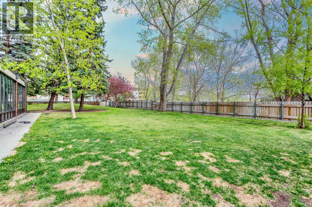 Single Family House for Sale in   Dalton Drive NW Dalhousie Calgary 