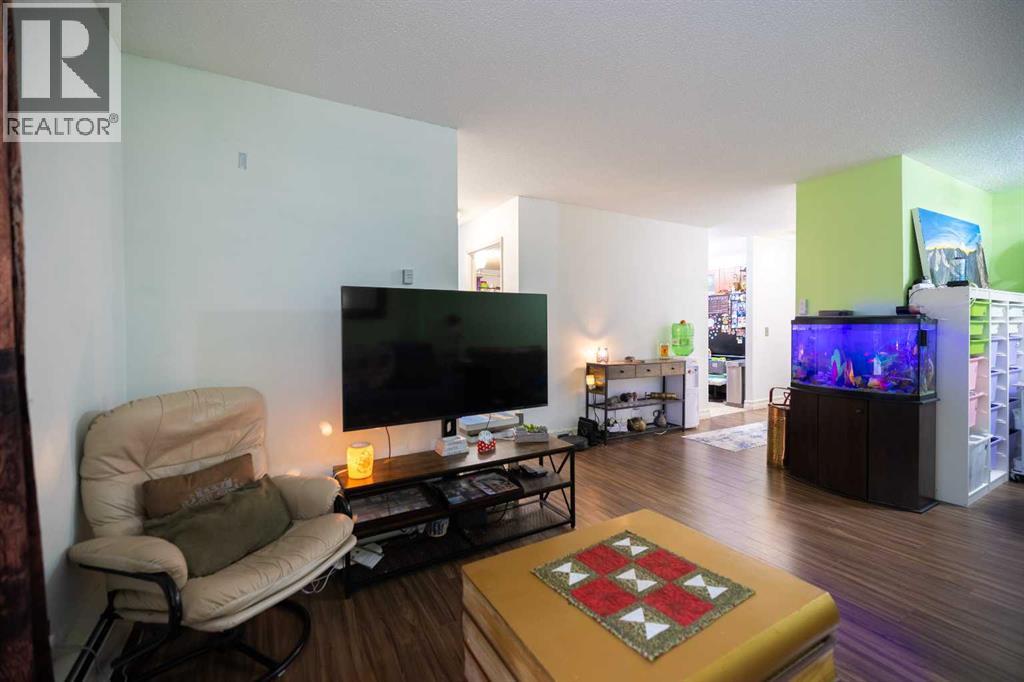 Single Family House for Sale in   Dalton Drive NW Dalhousie Calgary 