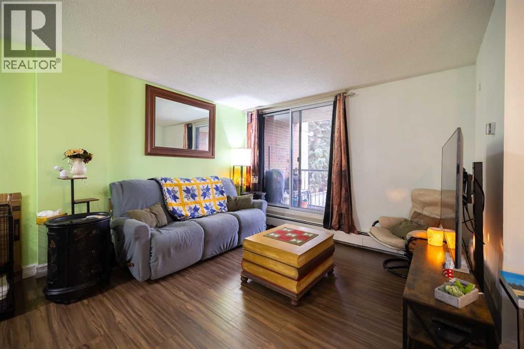 Single Family House for Sale in   Dalton Drive NW Dalhousie Calgary 