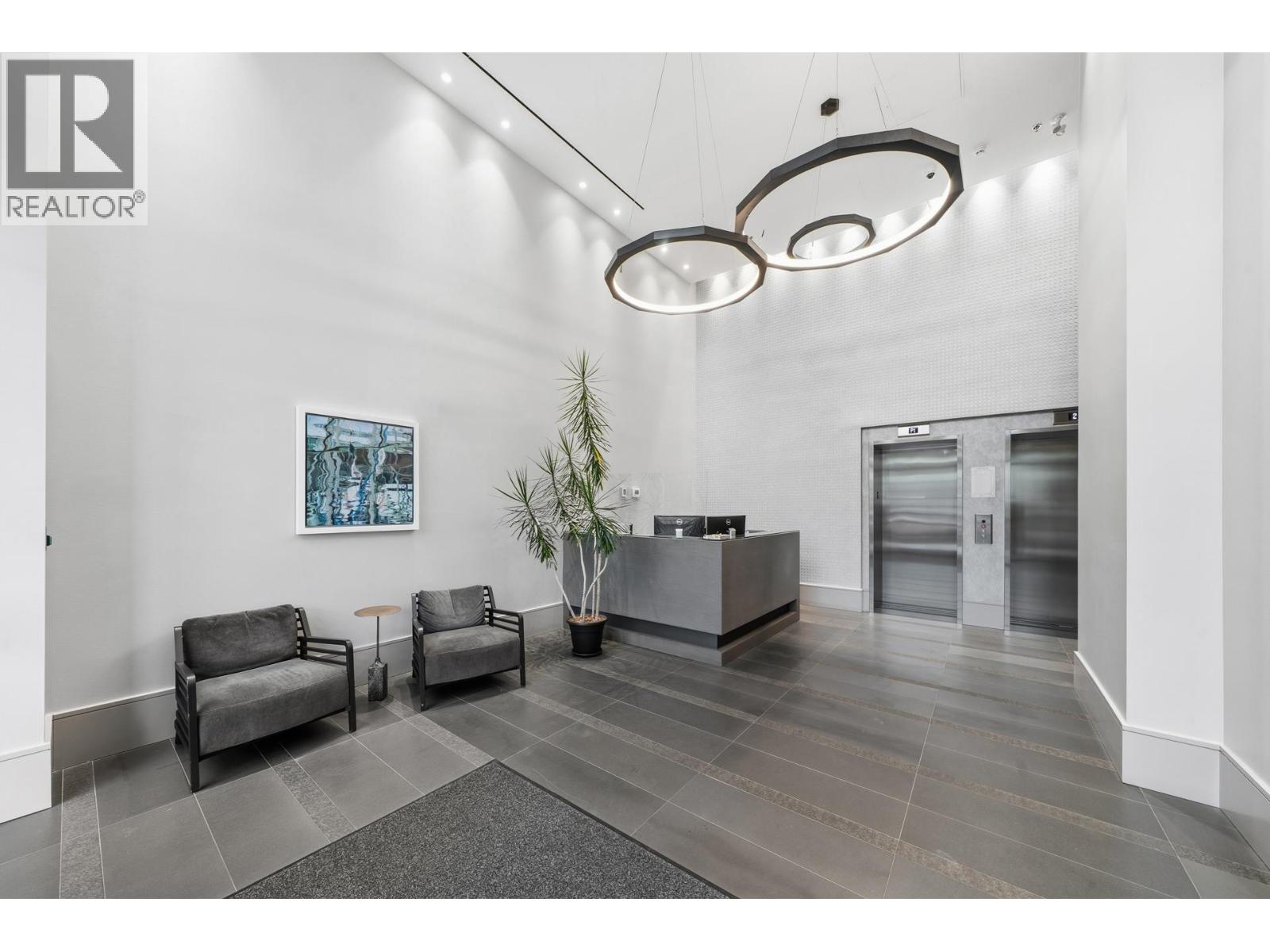 201 3220 CONNAUGHT CRESCENT, North Vancouver