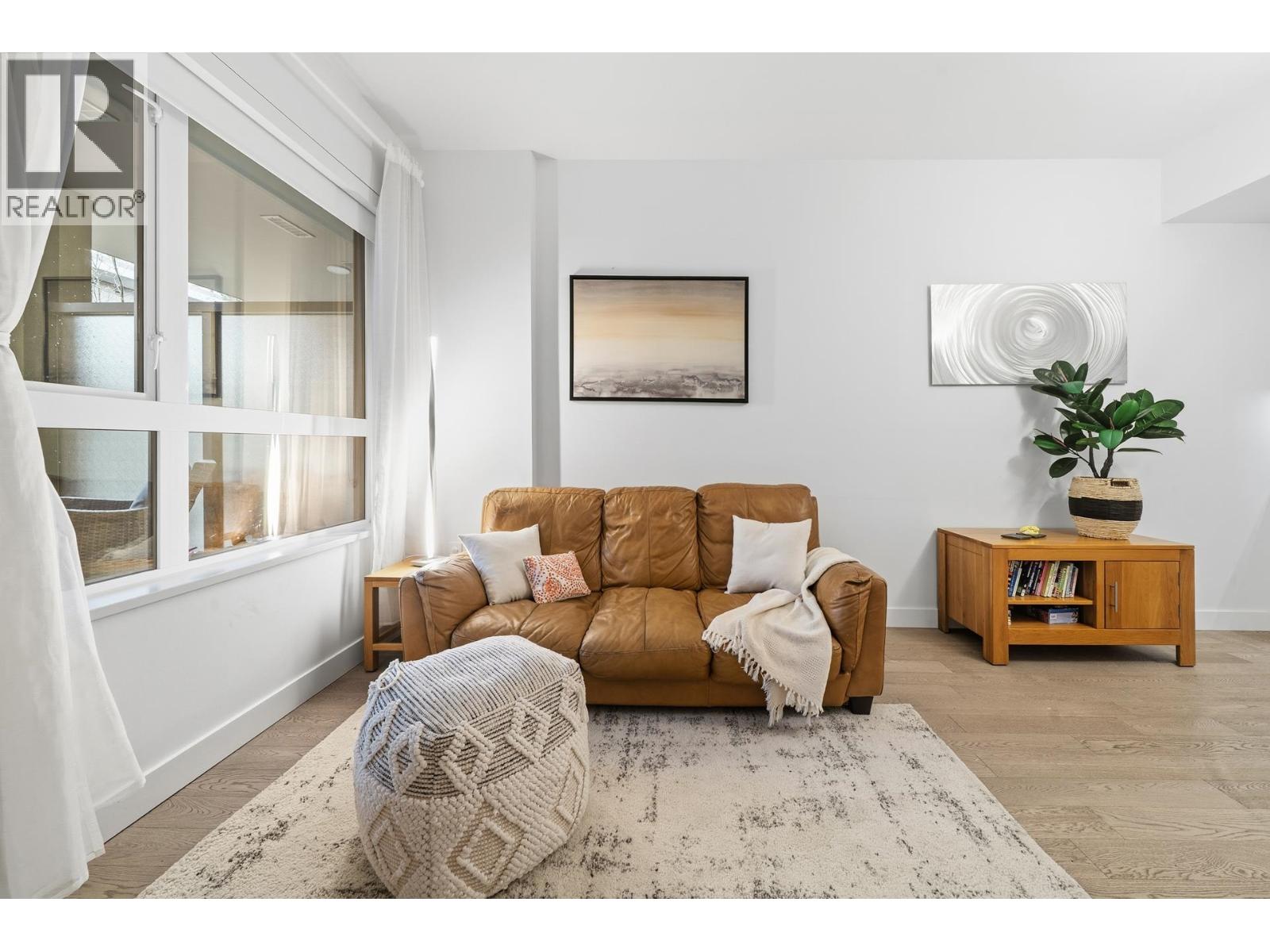 201 3220 CONNAUGHT CRESCENT, North Vancouver