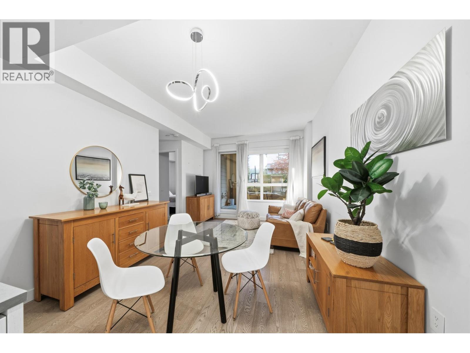 201 3220 CONNAUGHT CRESCENT, North Vancouver