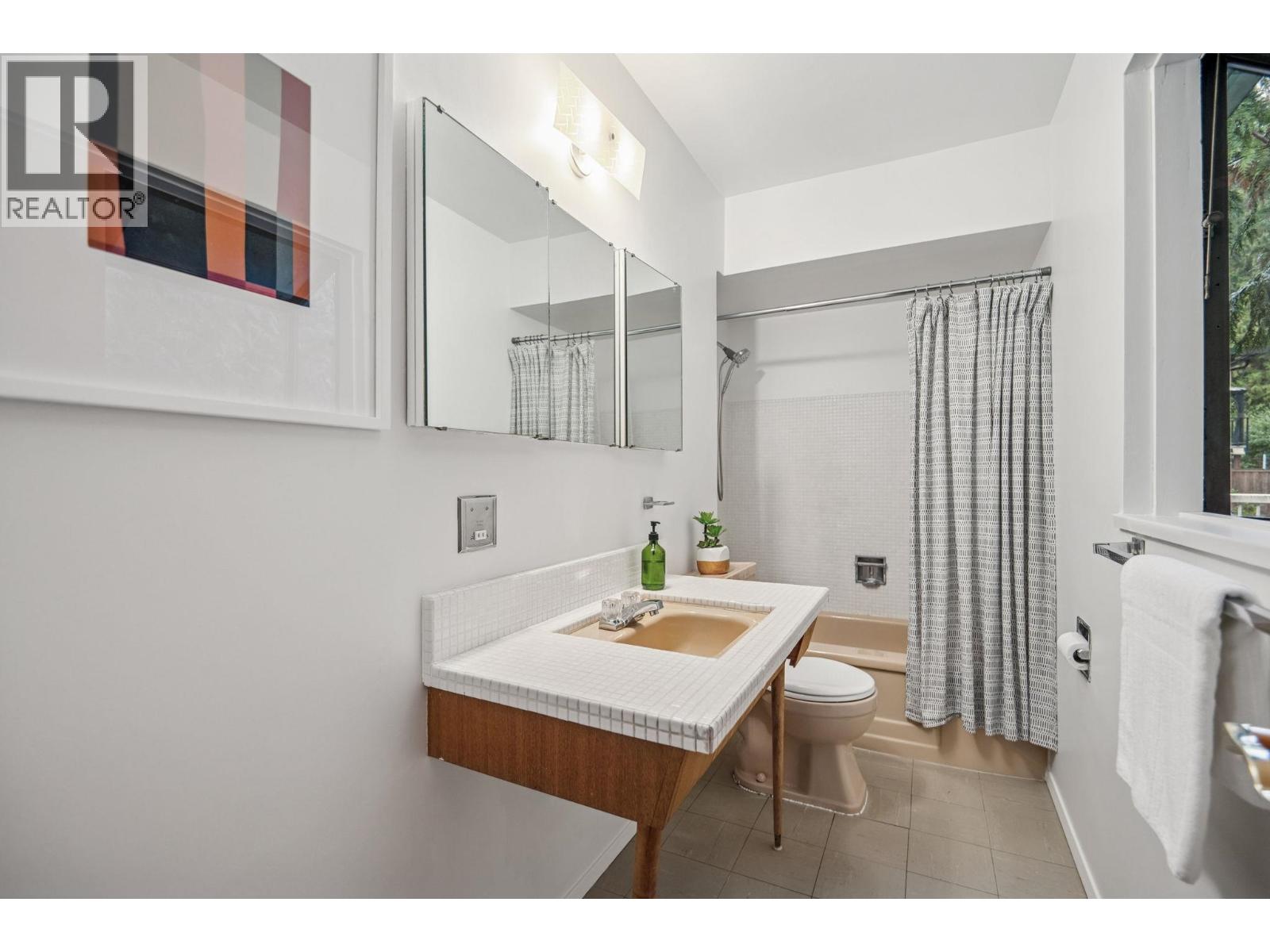 2174 HOSKINS ROAD, North Vancouver