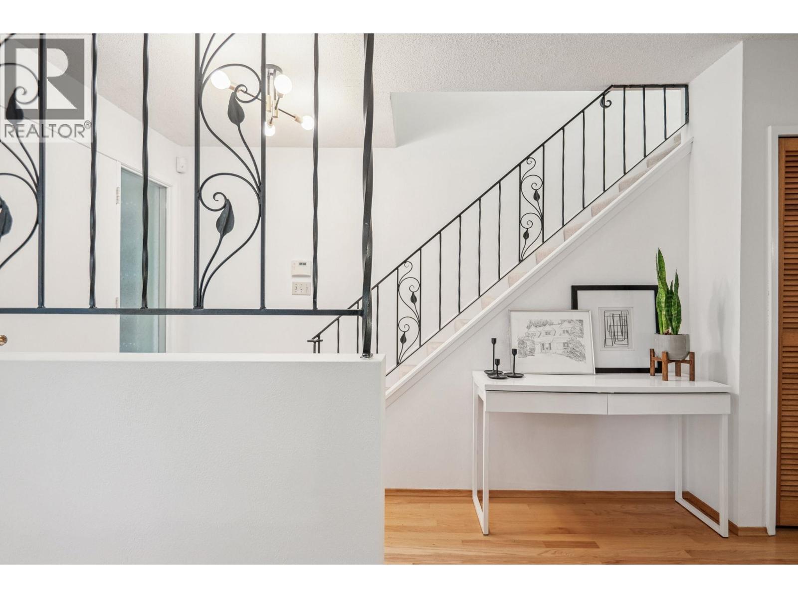 2174 HOSKINS ROAD, North Vancouver