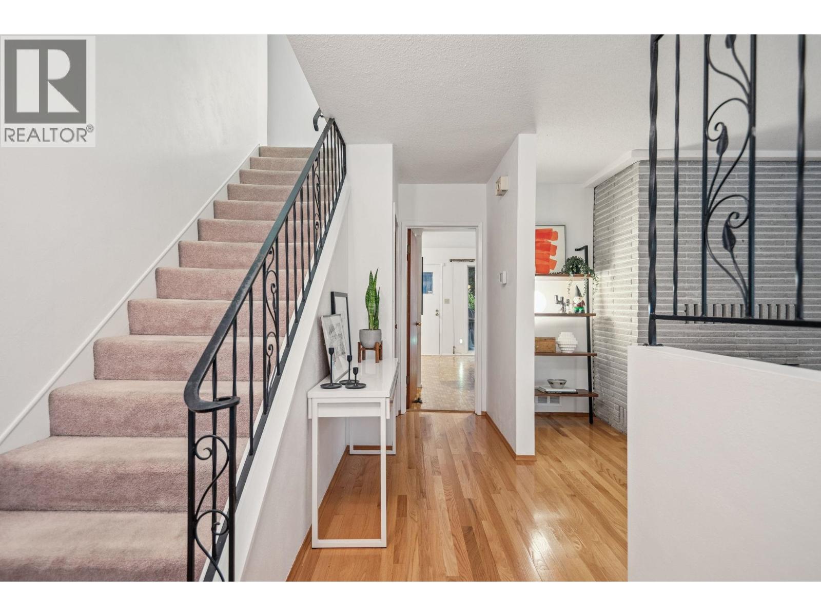 2174 HOSKINS ROAD, North Vancouver