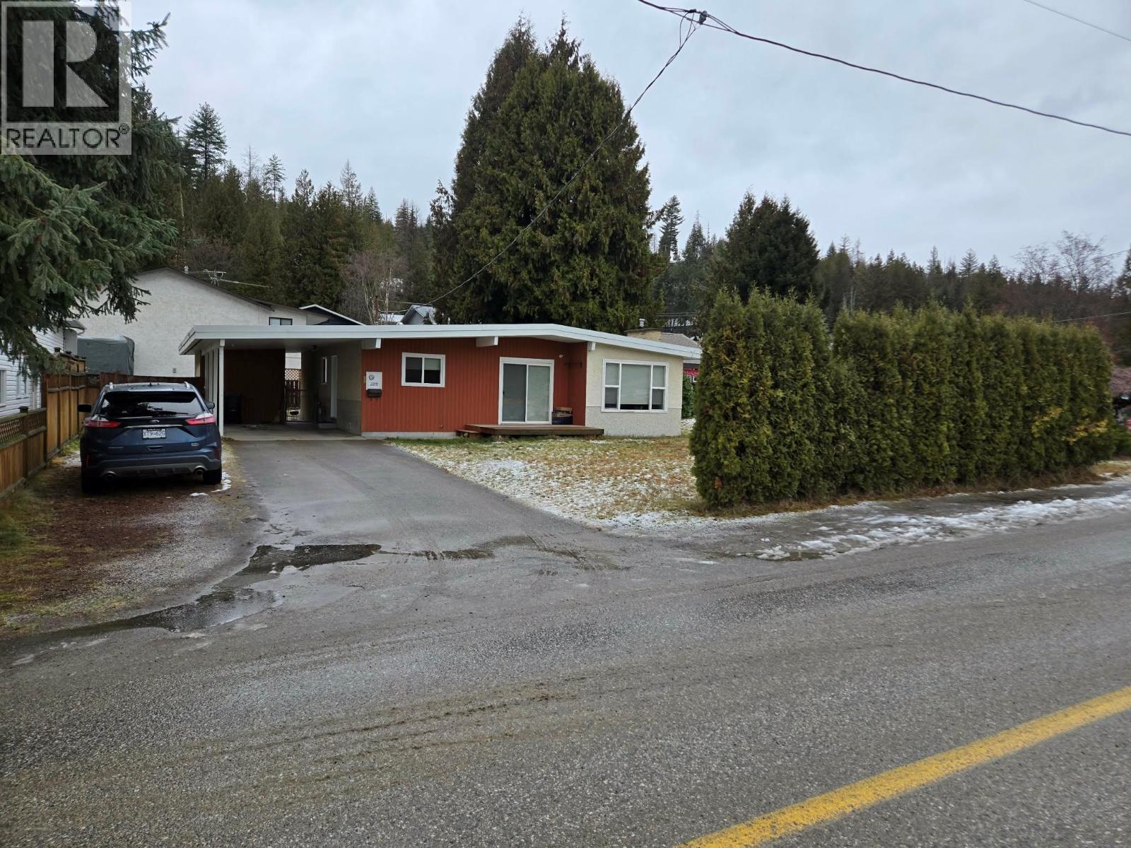 2270 10th Avenue, Castlegar