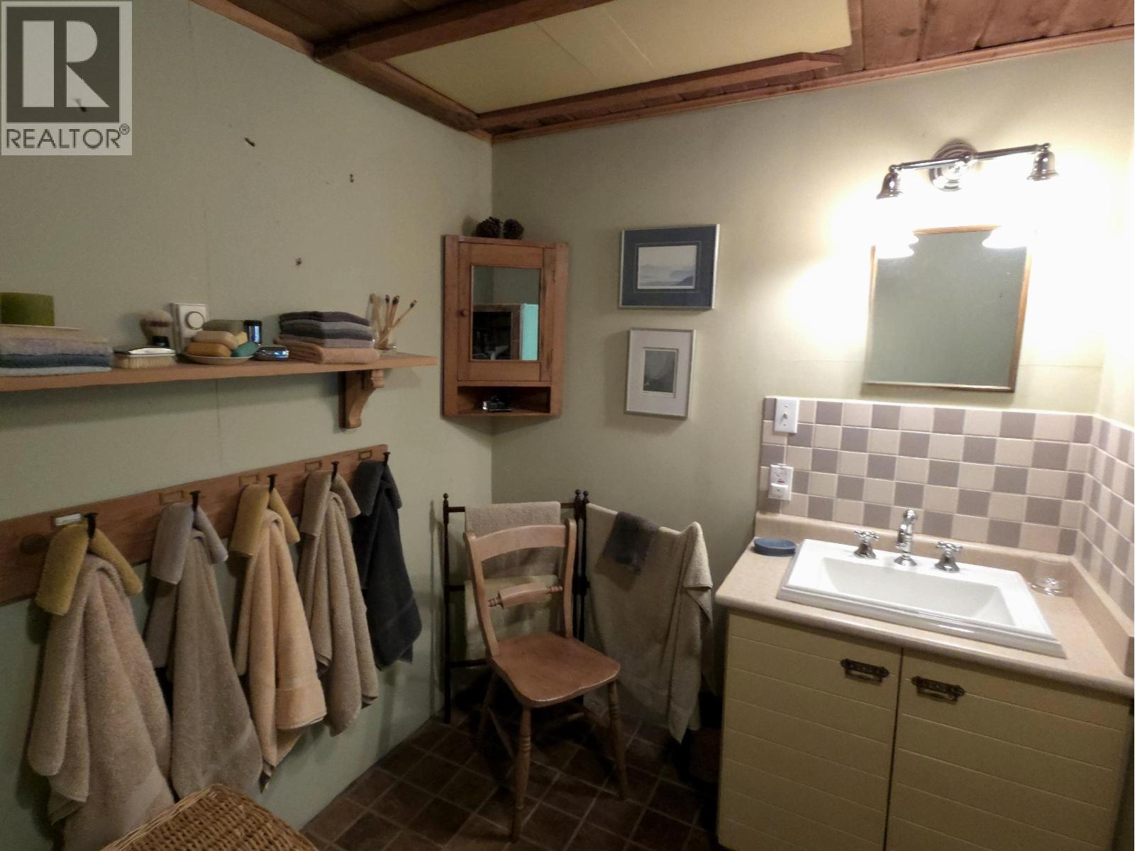 793 ANDY'S BAY ROAD, Gambier Island