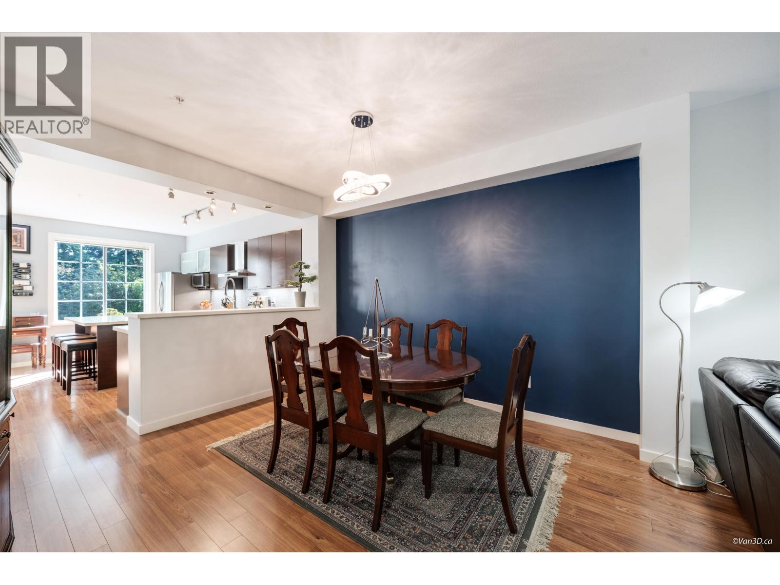 25 550 BROWNING PLACE, North Vancouver