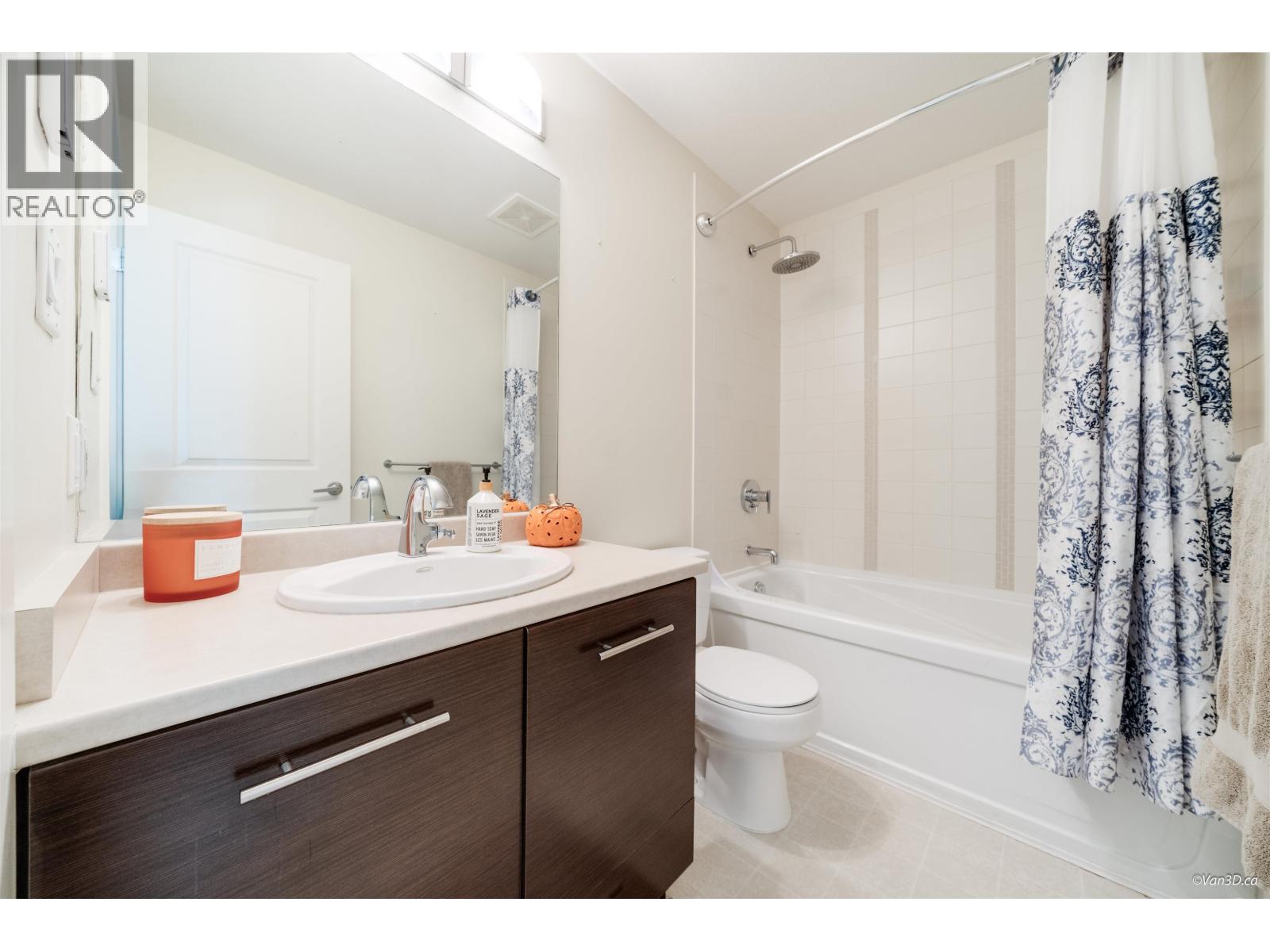 25 550 BROWNING PLACE, North Vancouver