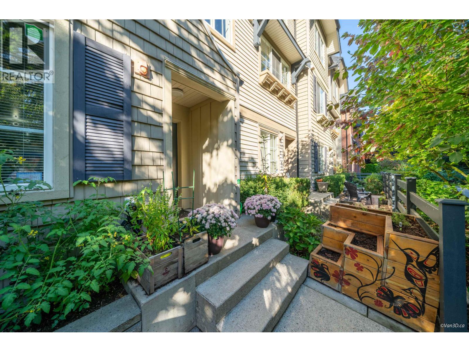 25 550 BROWNING PLACE, North Vancouver