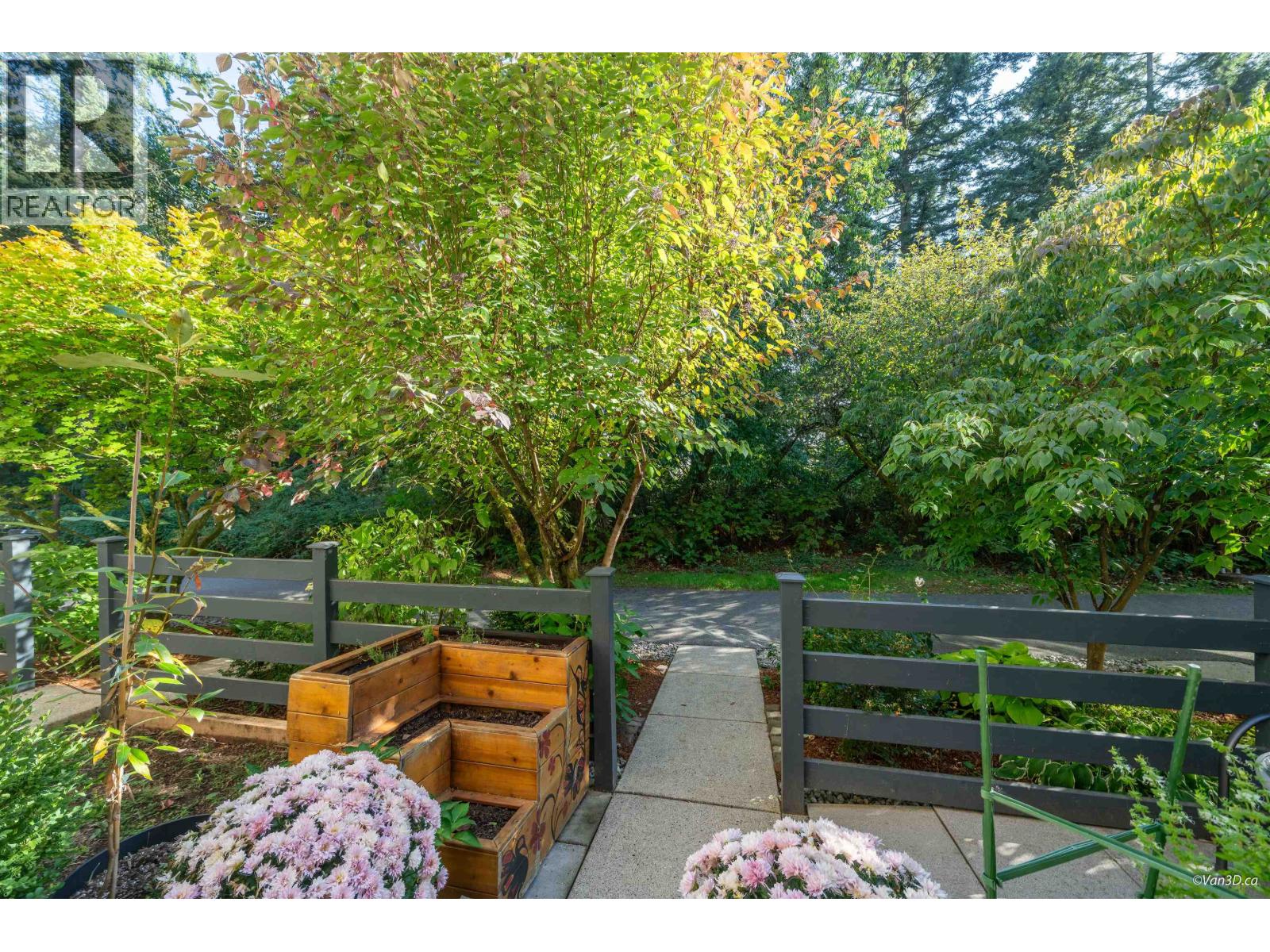 25 550 BROWNING PLACE, North Vancouver