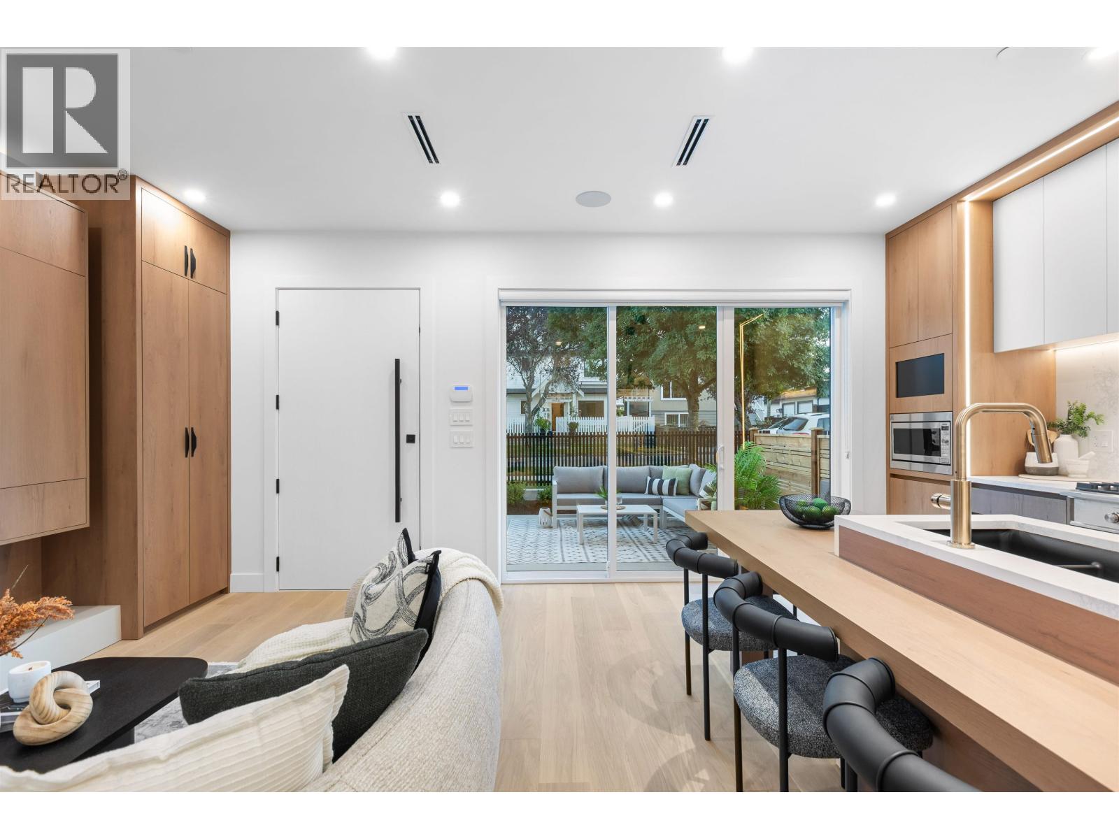 1 2435 NAPIER STREET, Vancouver