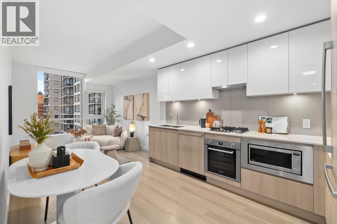 803 618 CARNARVON STREET, New Westminster