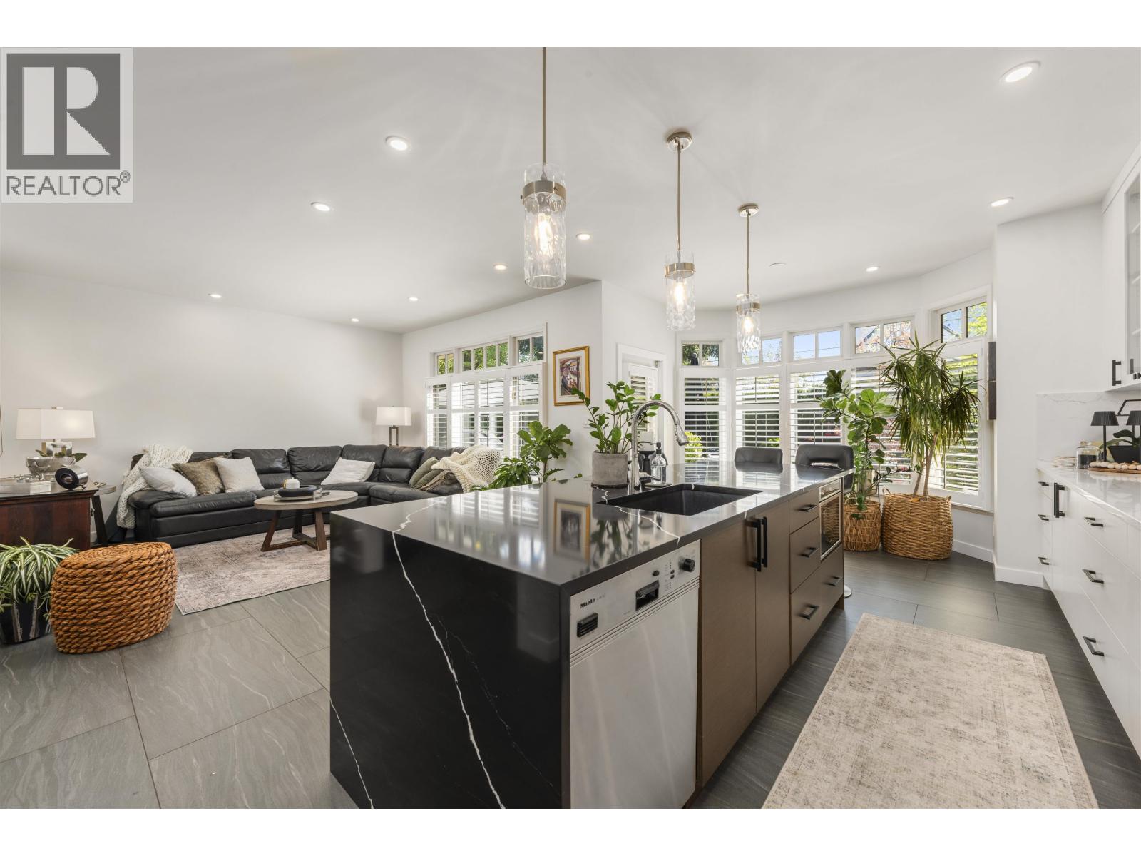 #204-6505 3 Avenue, Delta