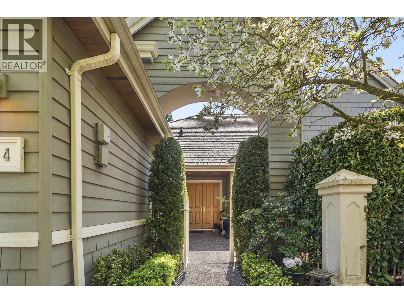 #204-6505 3 Avenue, Delta