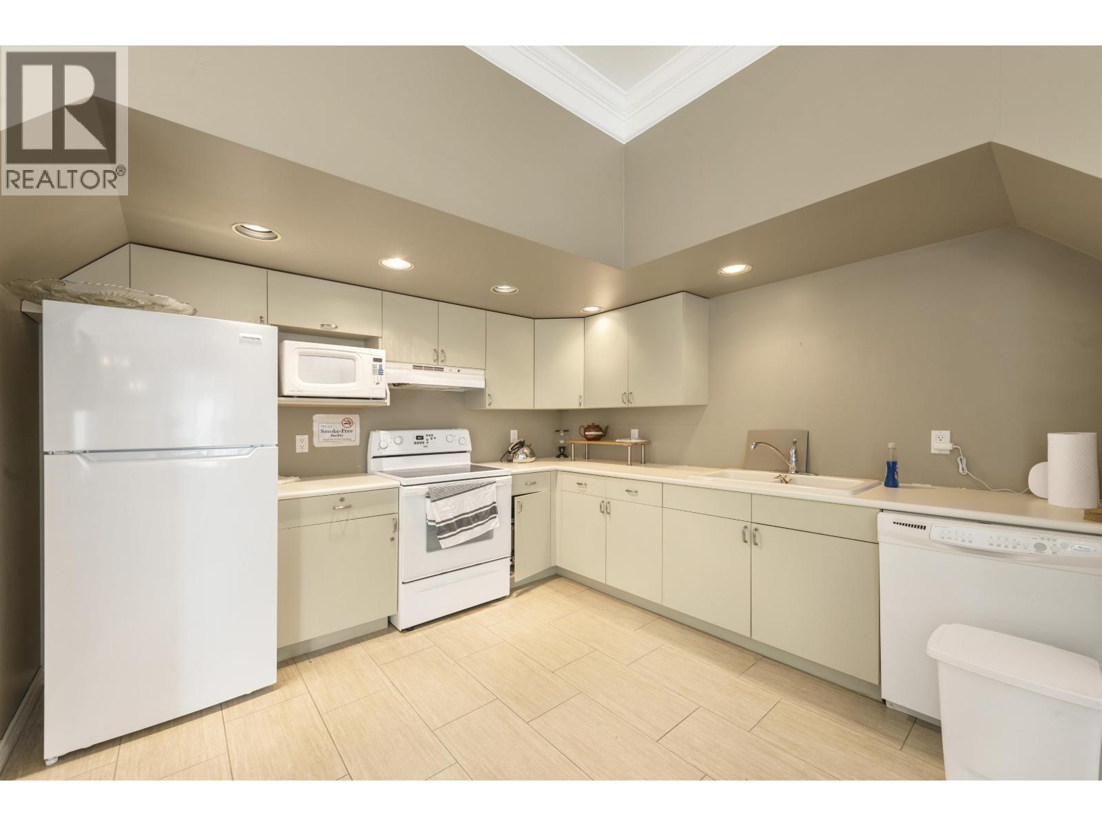 #204-6505 3 Avenue, Delta