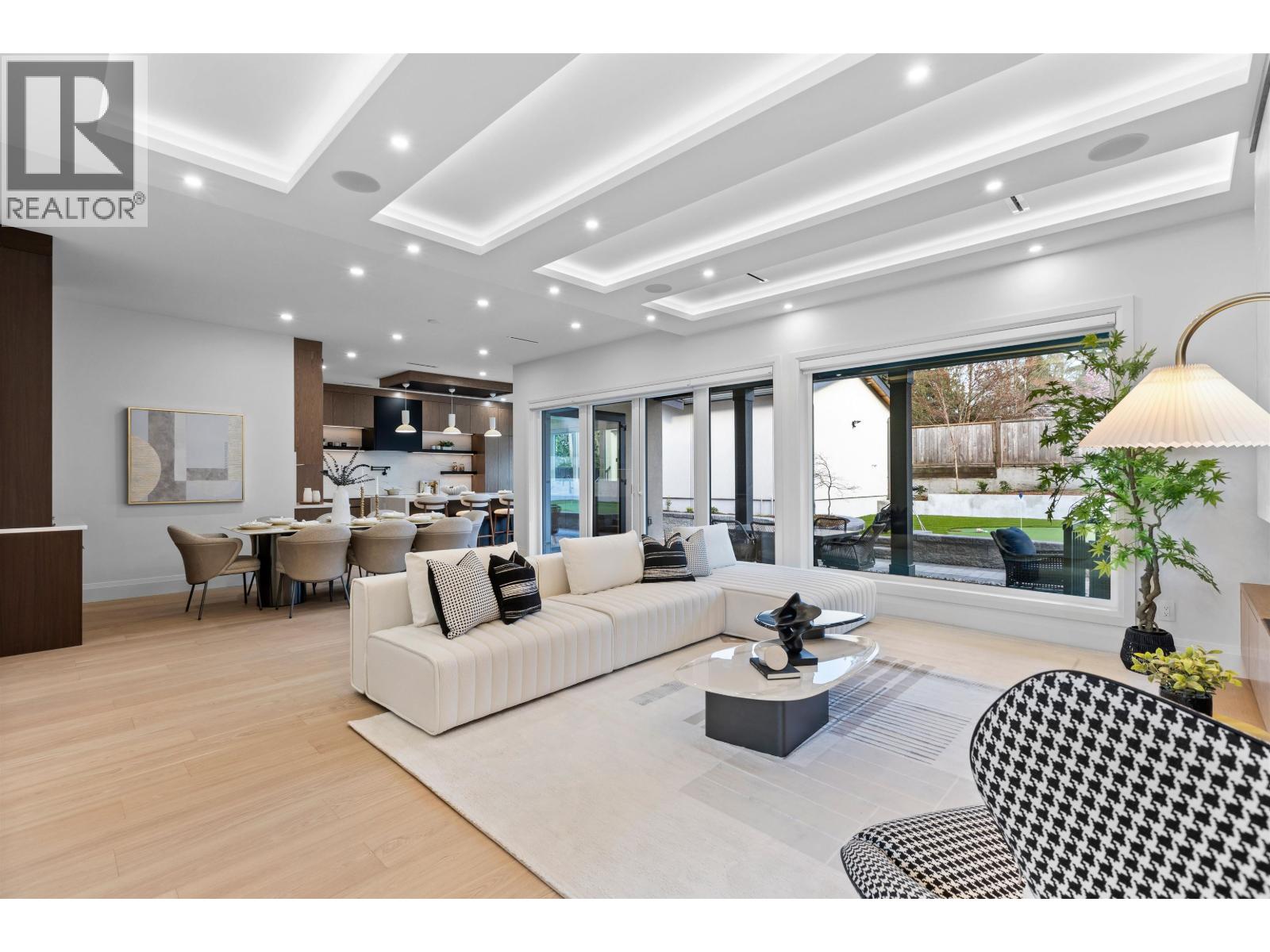 7370 BURRIS STREET, Burnaby