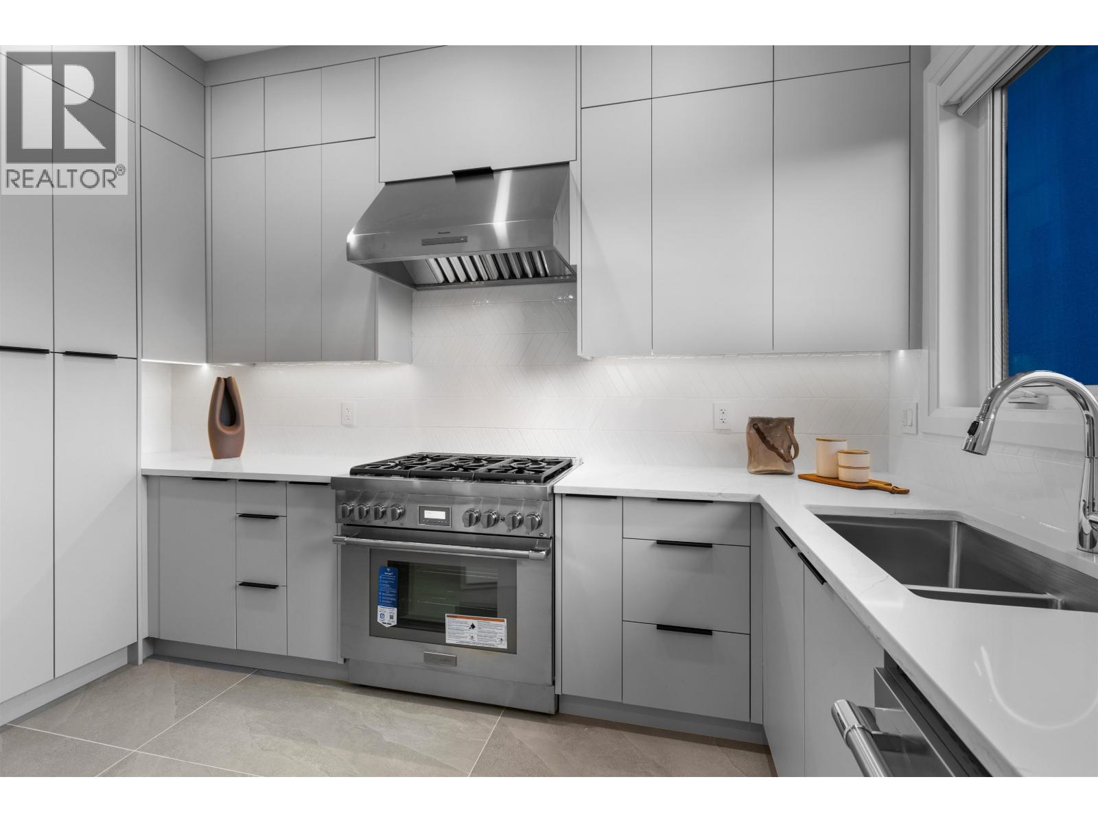 7370 BURRIS STREET, Burnaby