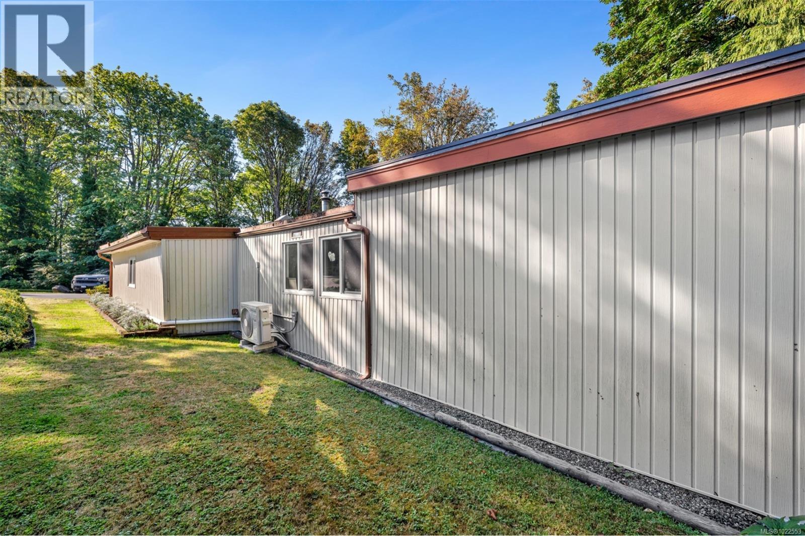 #13 5838 Blythwood Rd - 17