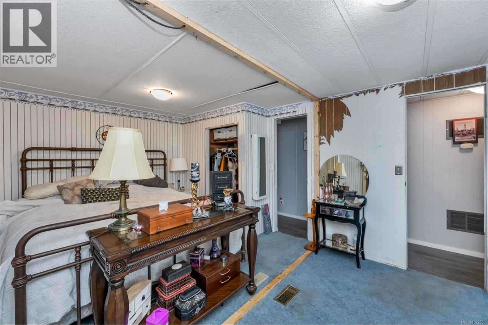 #13 5838 Blythwood Rd - 32