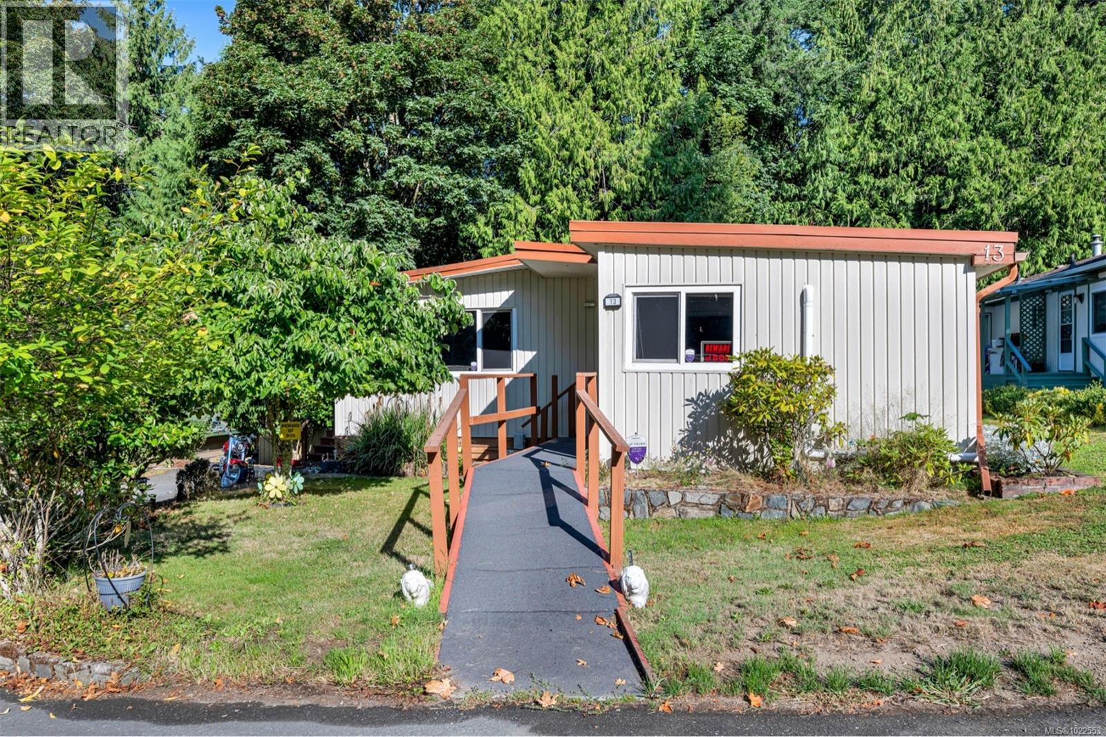 #13 5838 Blythwood Rd - 44
