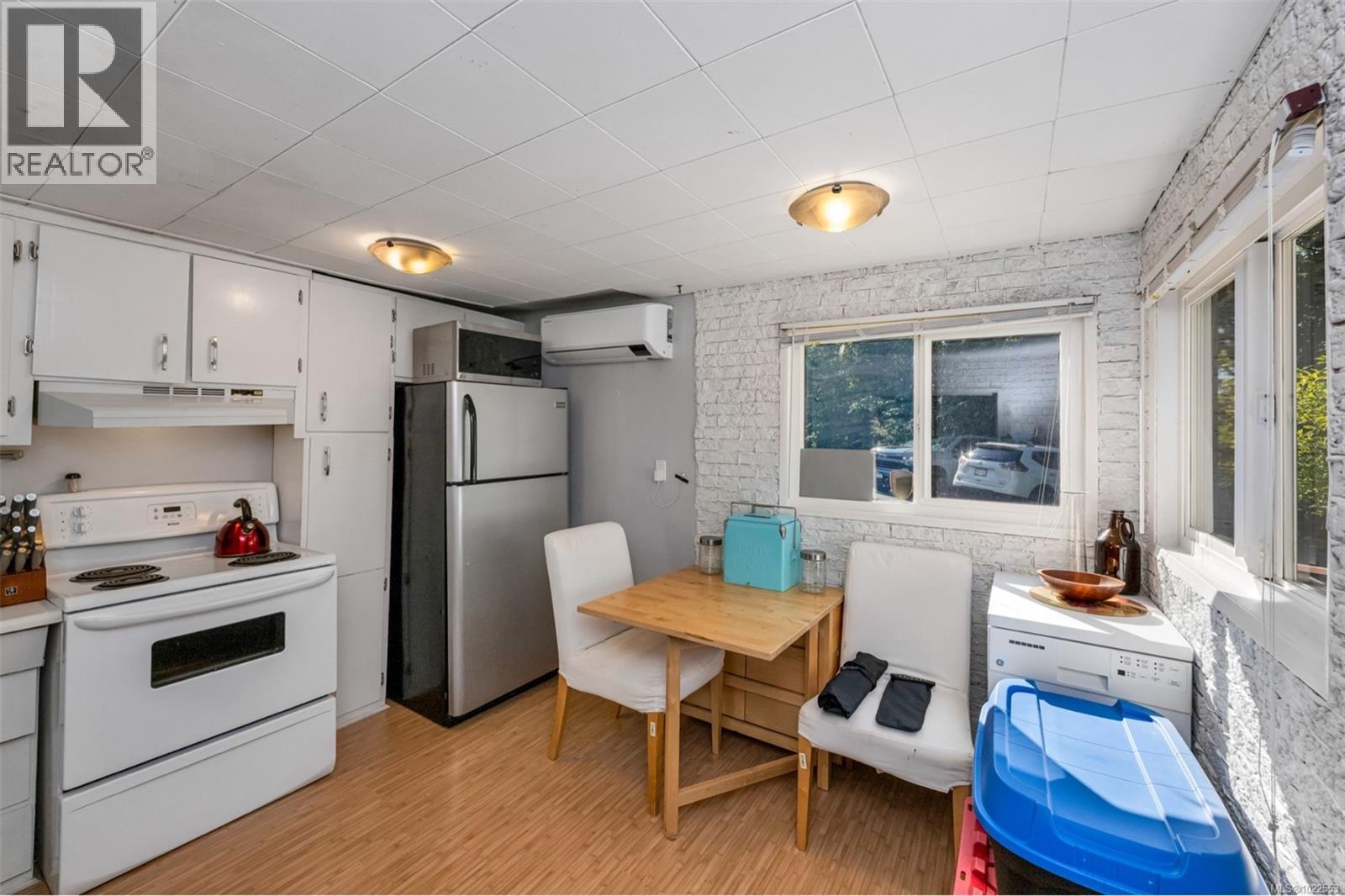 #13 5838 Blythwood Rd - 45