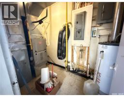 303 1st Avenue E, Gravelbourg, SK S0H1X0 Photo 20