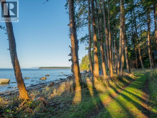 1136 HERCHMER ROAD, Savary Island