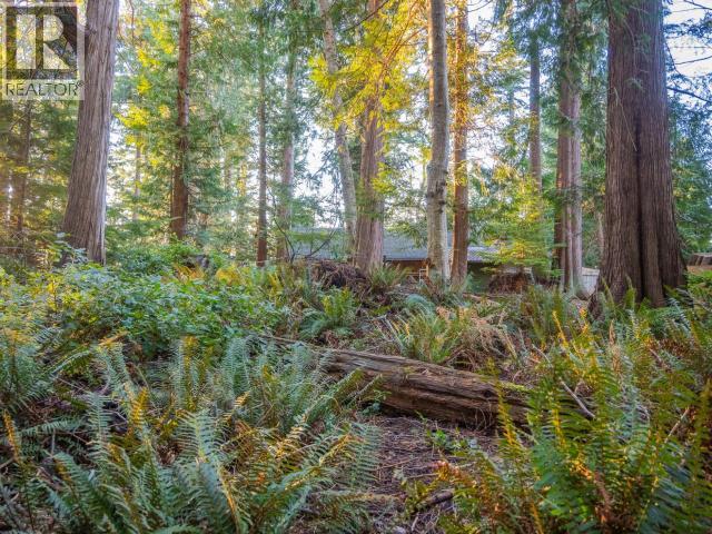 1136 HERCHMER ROAD, Savary Island