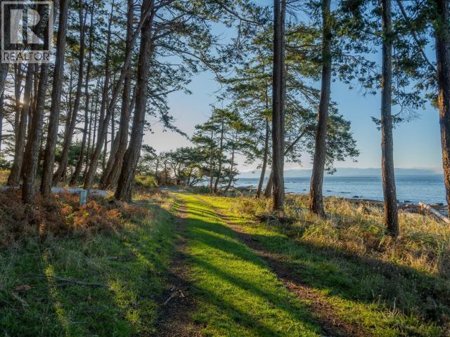 1136 HERCHMER ROAD, Savary Island