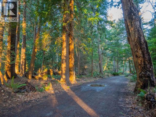 1136 HERCHMER ROAD, Savary Island