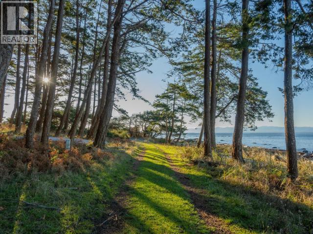 1136 HERCHMER ROAD, Savary Island