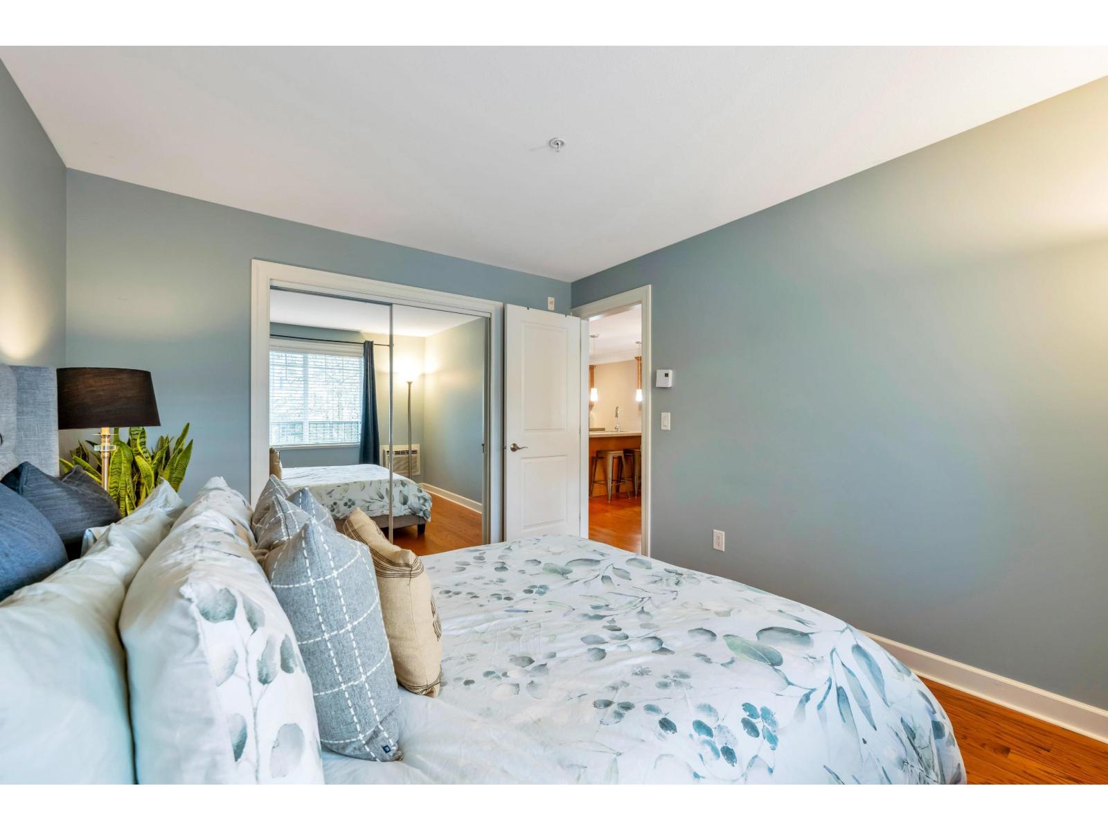 206 15357 ROPER AVENUE, White Rock