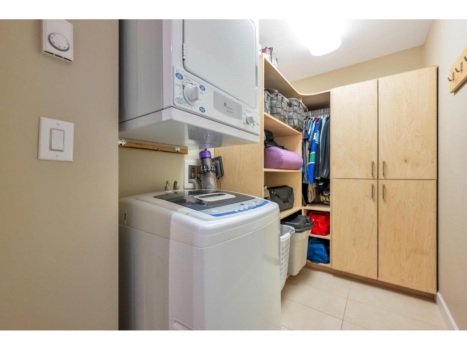 206 15357 ROPER AVENUE, White Rock