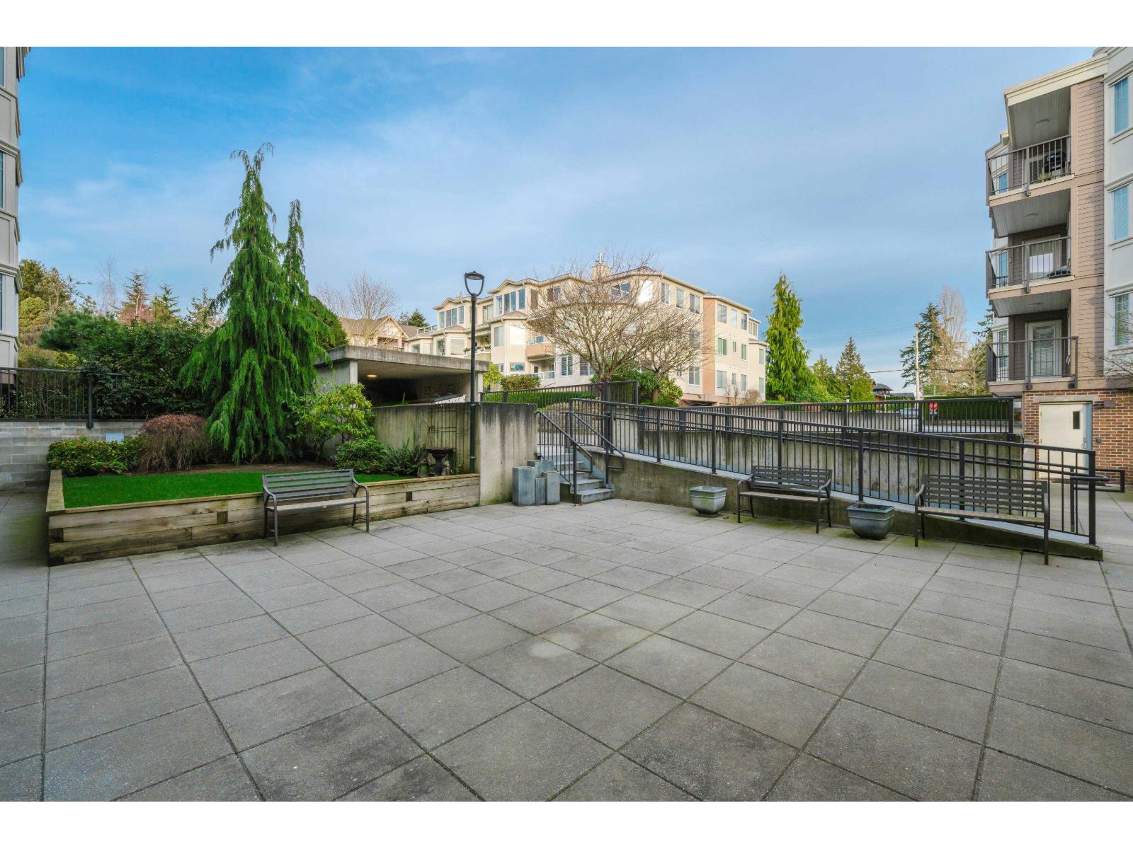 206 15357 ROPER AVENUE, White Rock