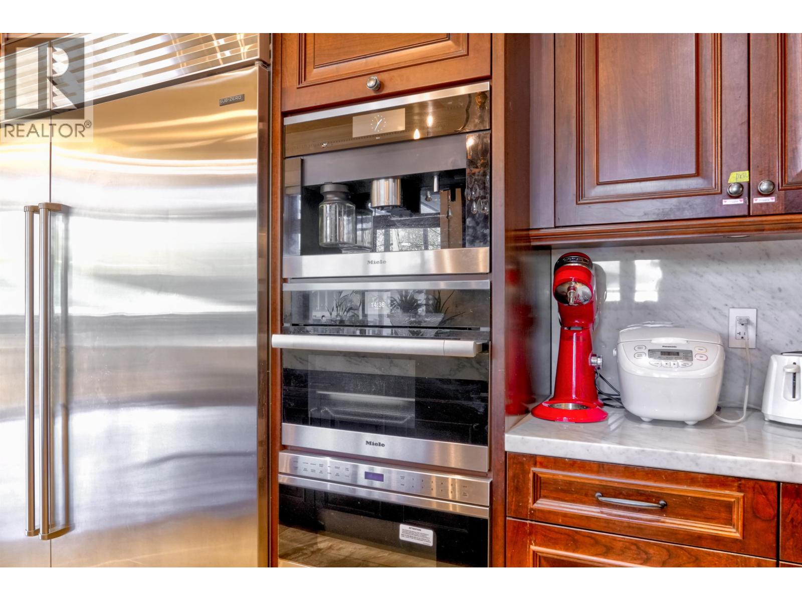 2237 W 37TH AVENUE, Vancouver