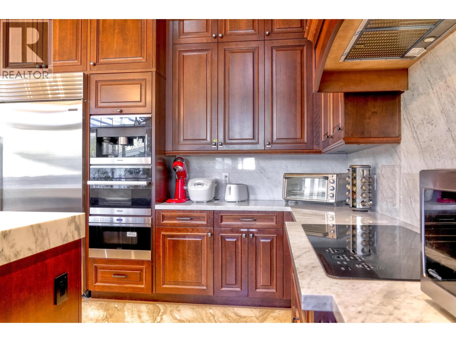 2237 W 37TH AVENUE, Vancouver