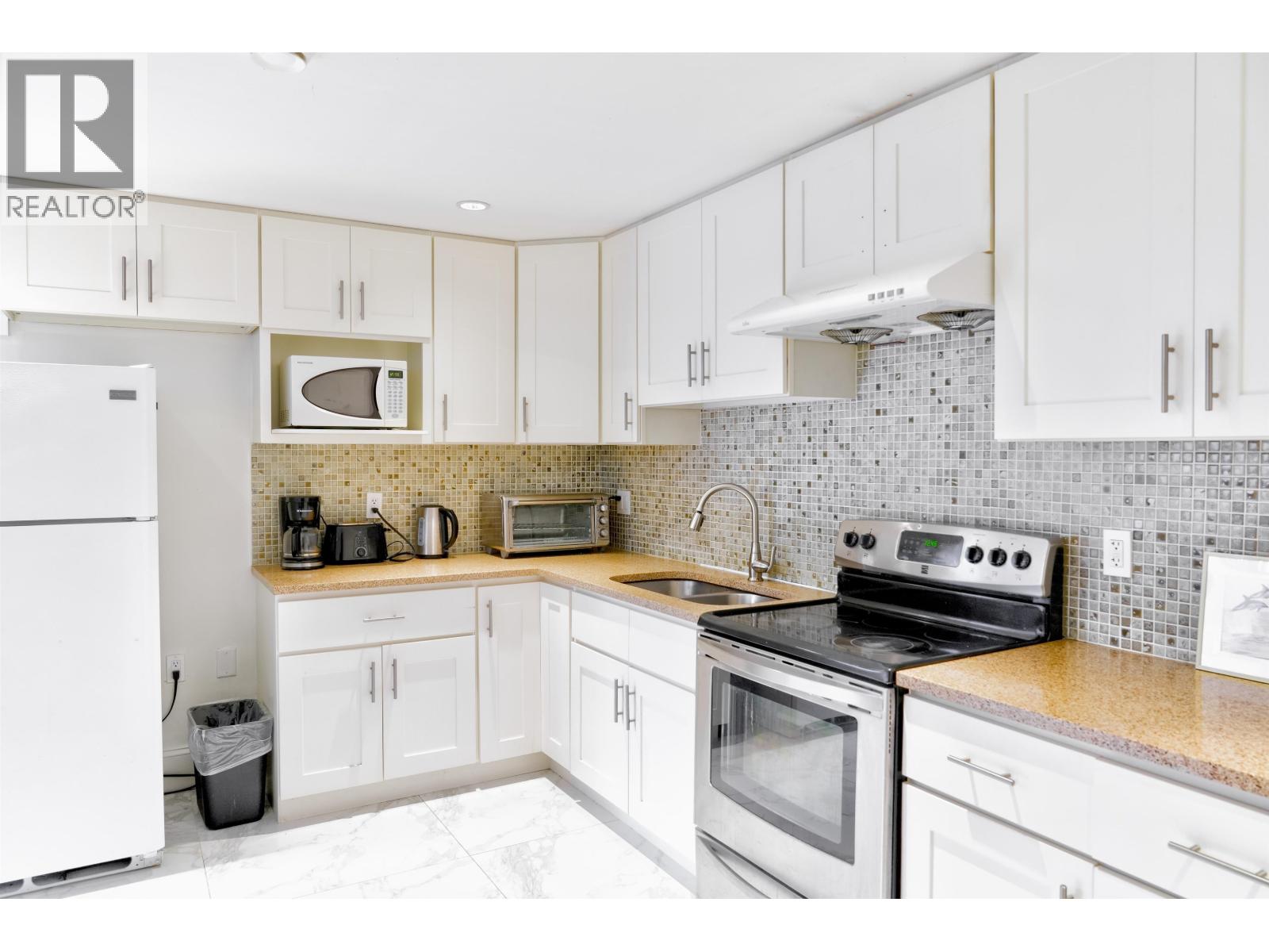 2237 W 37TH AVENUE, Vancouver