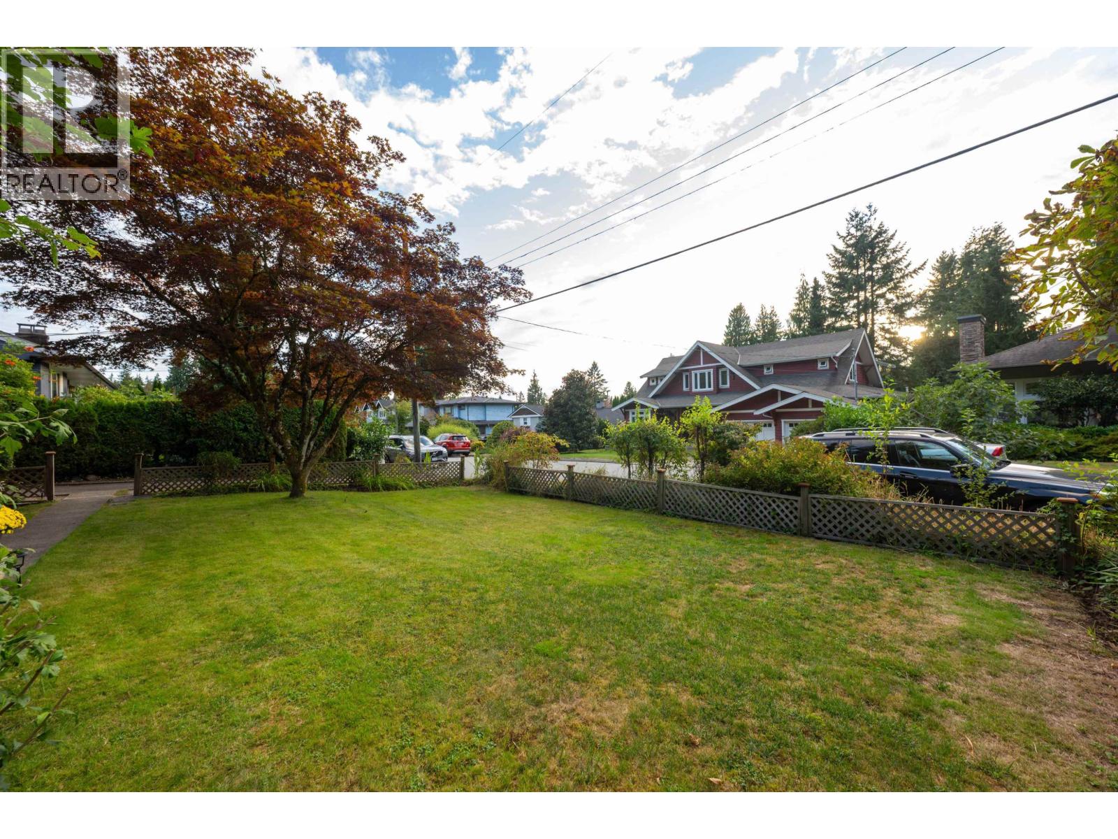 3658 LORAINE AVENUE, North Vancouver