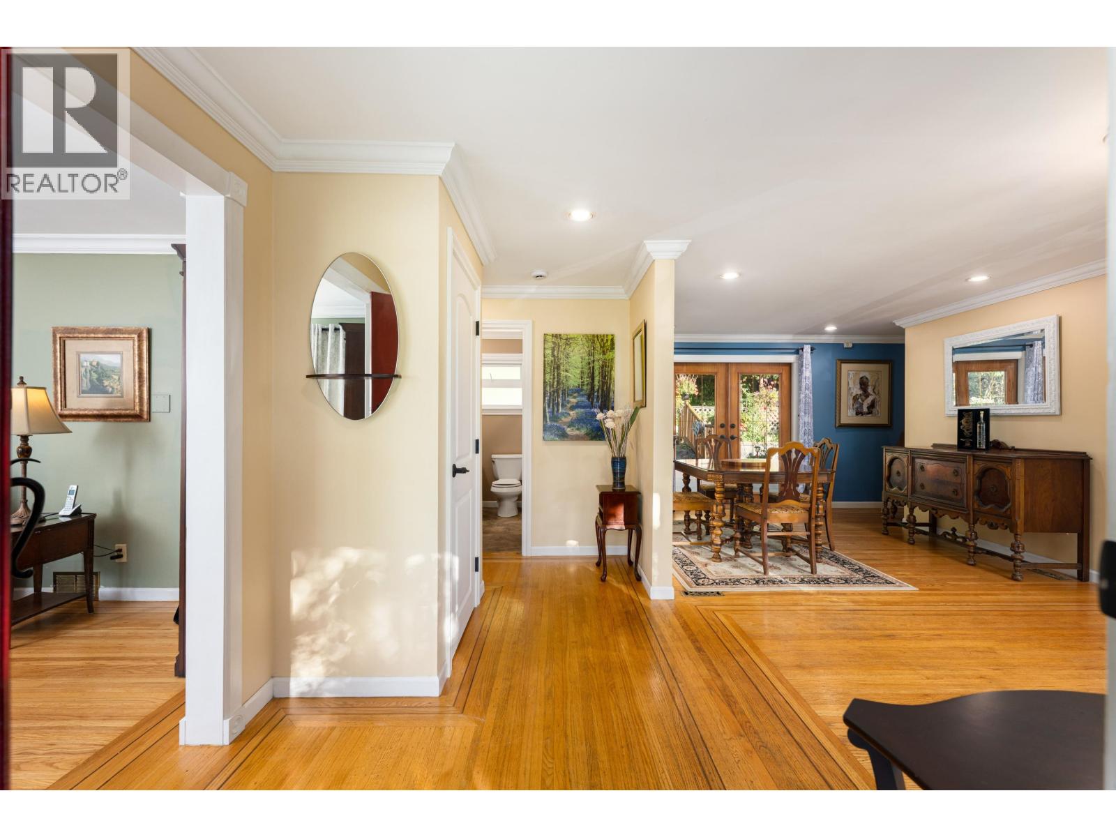 3658 LORAINE AVENUE, North Vancouver