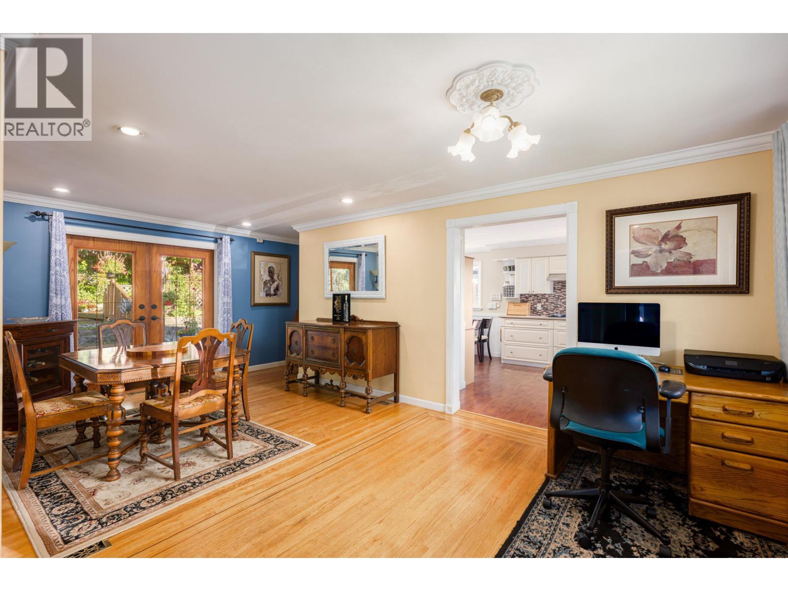 3658 LORAINE AVENUE, North Vancouver