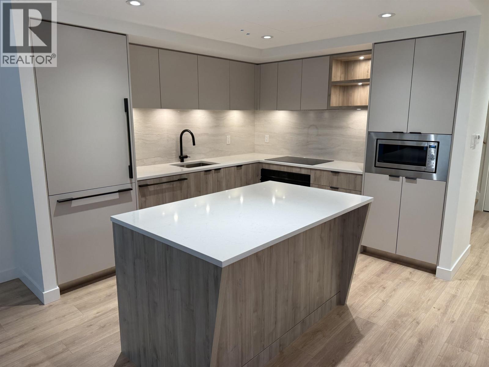 117 755 HARBOURSIDE DRIVE, North Vancouver