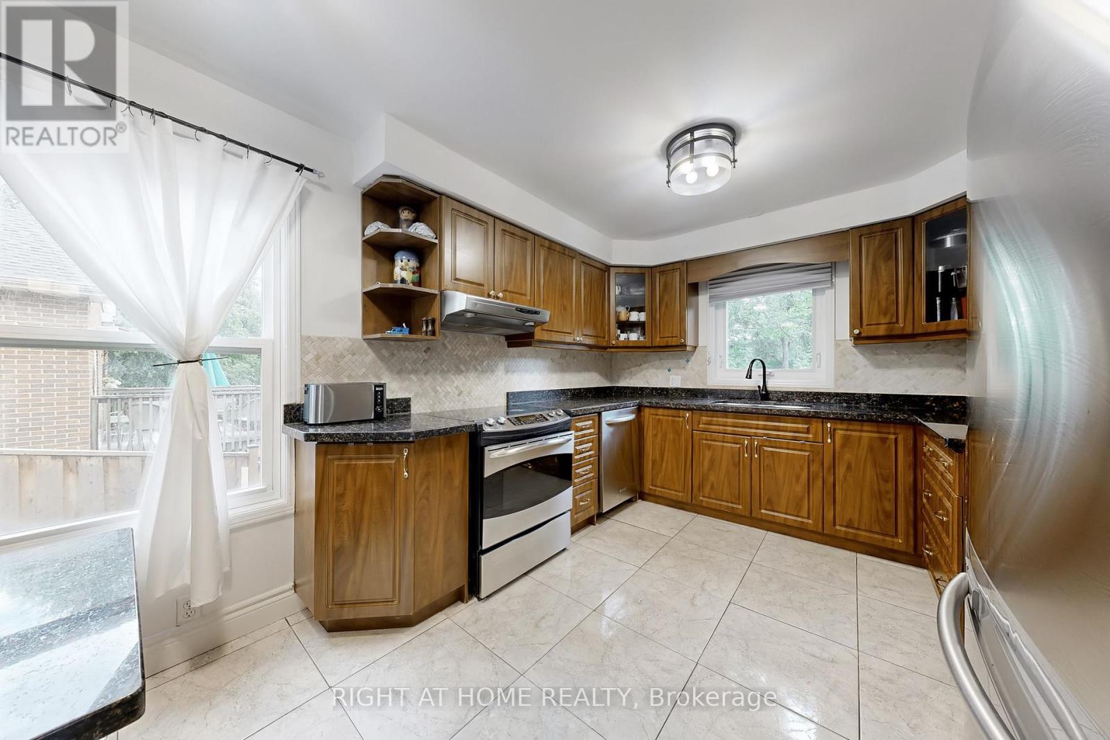 52 BRECKONWOOD CRESCENT - 21