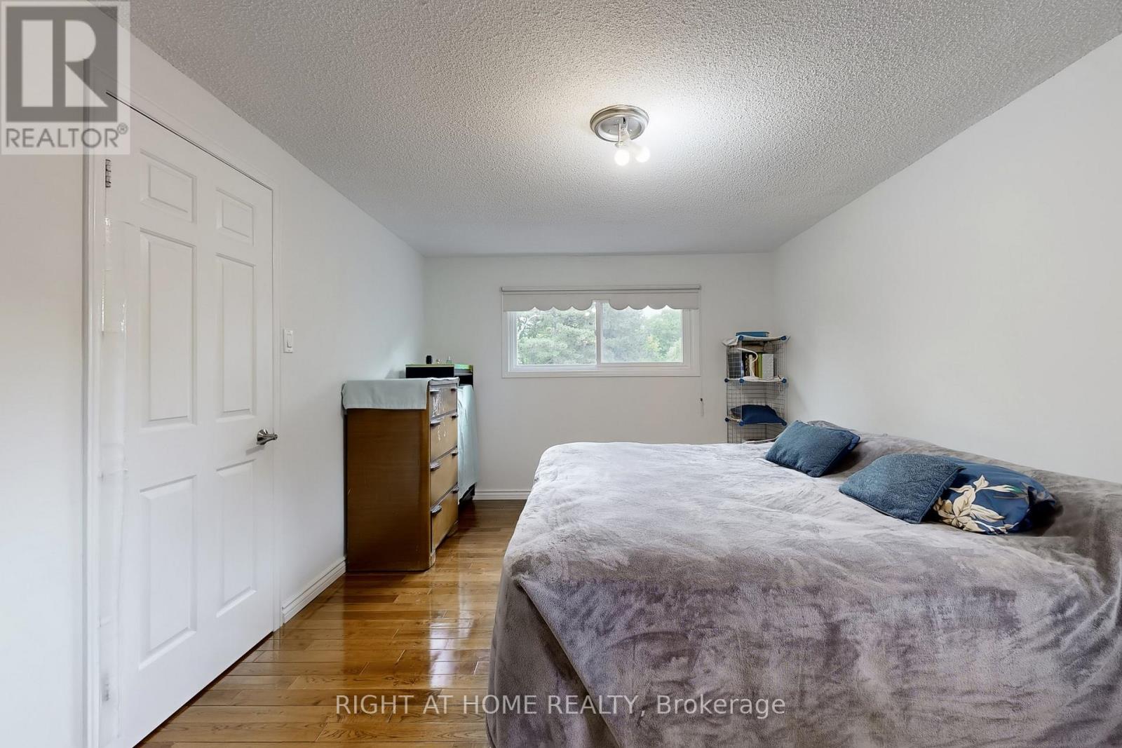 52 BRECKONWOOD CRESCENT - 24