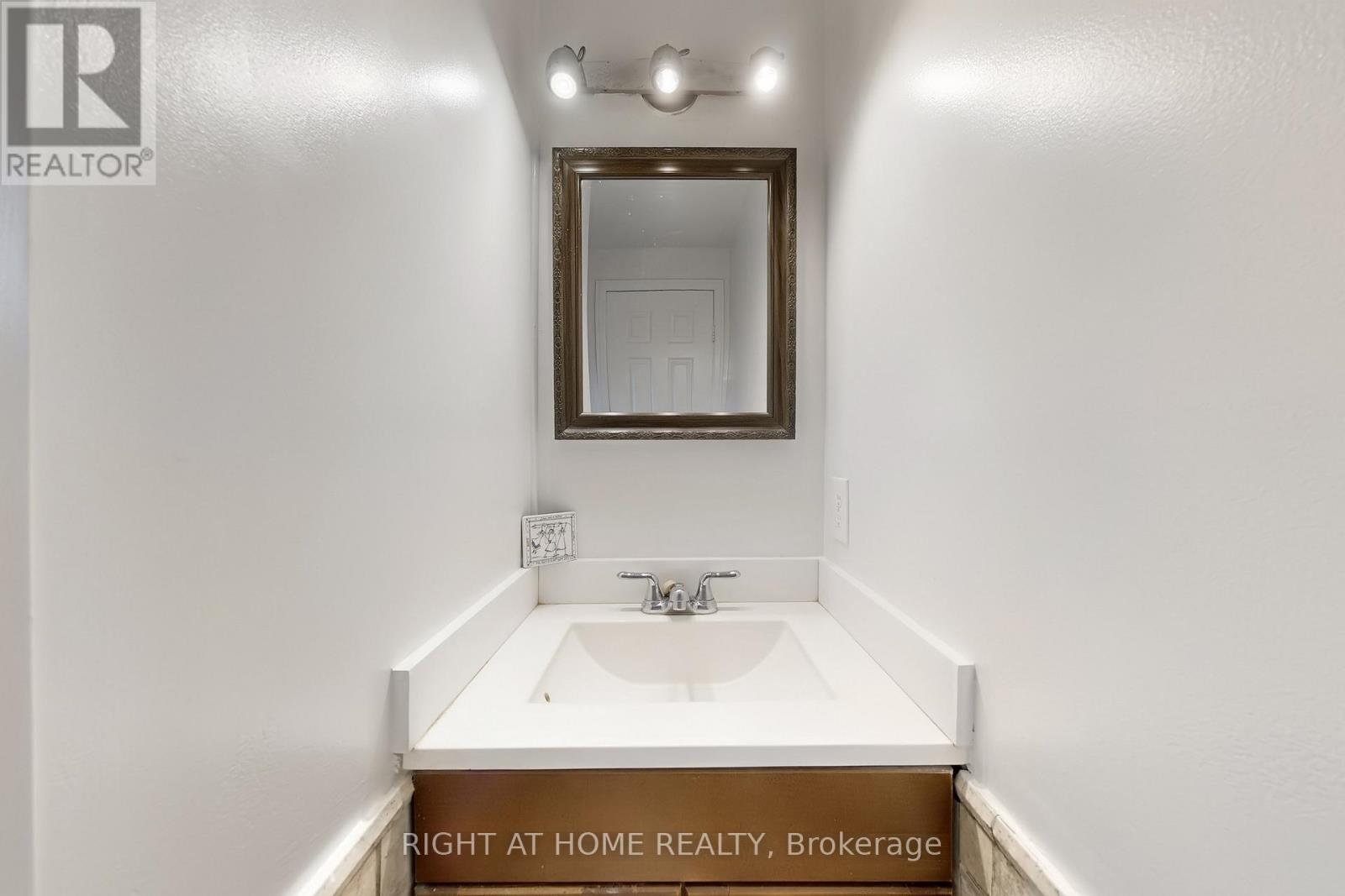 52 BRECKONWOOD CRESCENT - 28