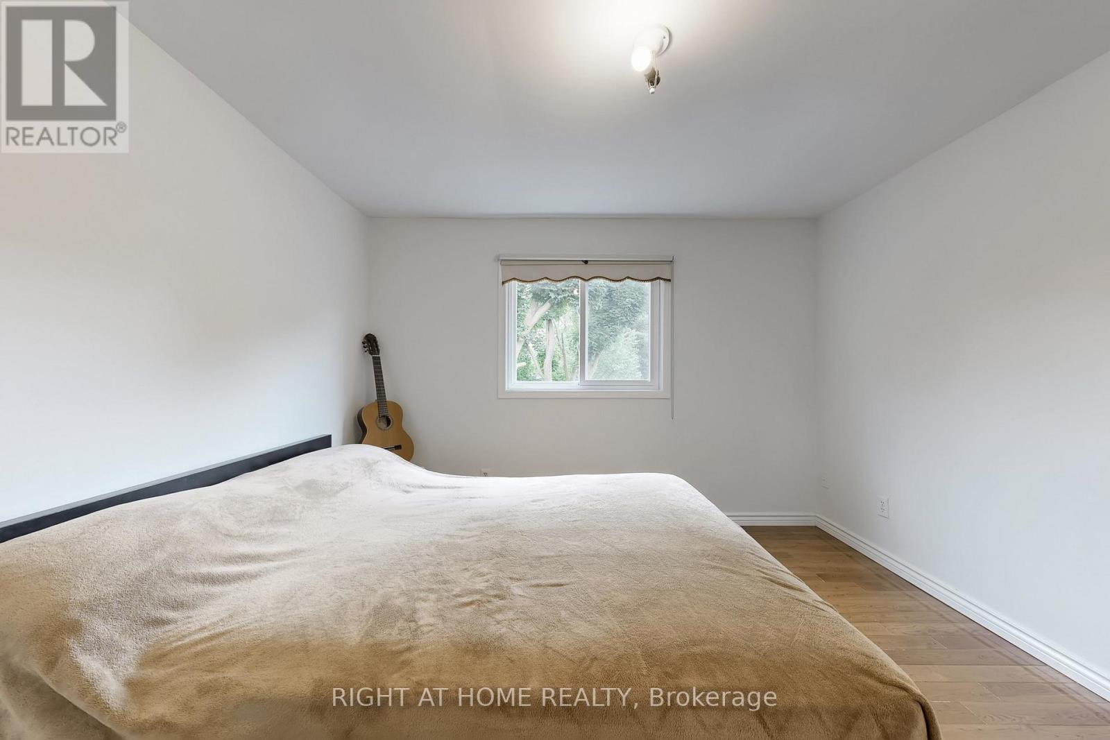 52 BRECKONWOOD CRESCENT - 35