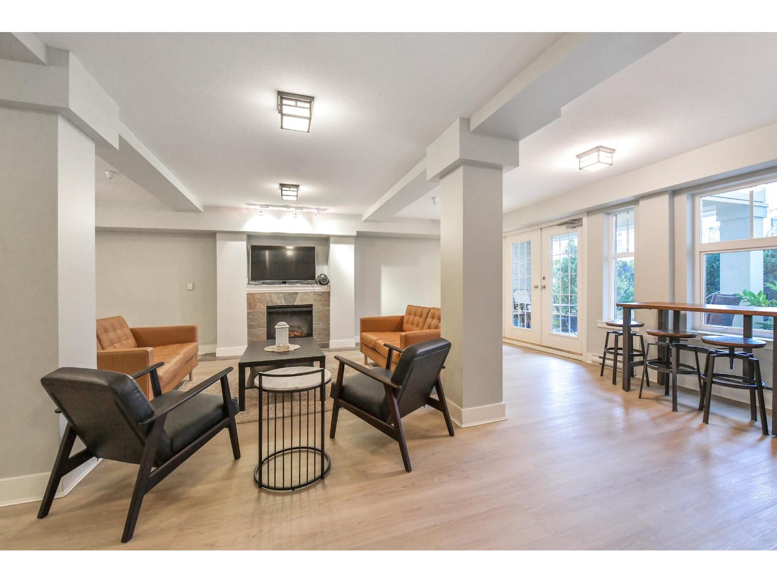 203 15621 MARINE DRIVE, White Rock