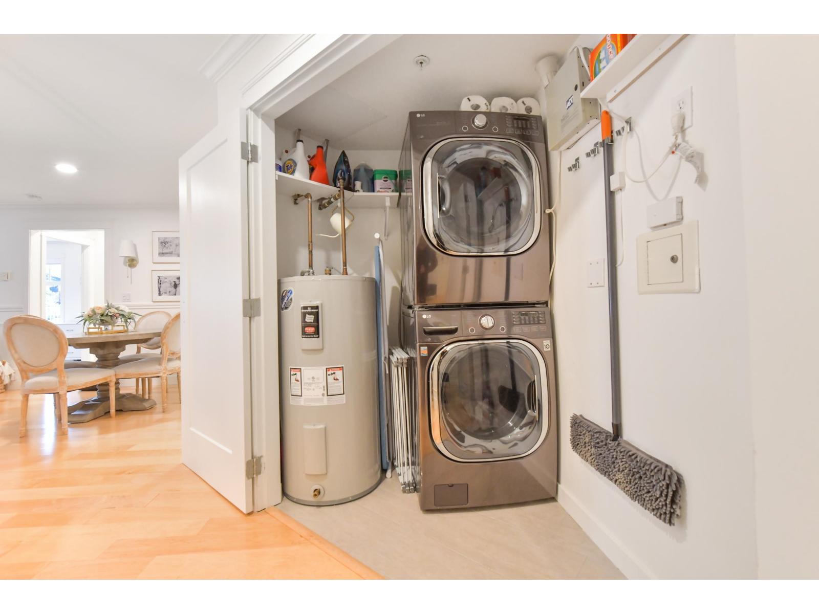 203 15621 MARINE DRIVE, White Rock