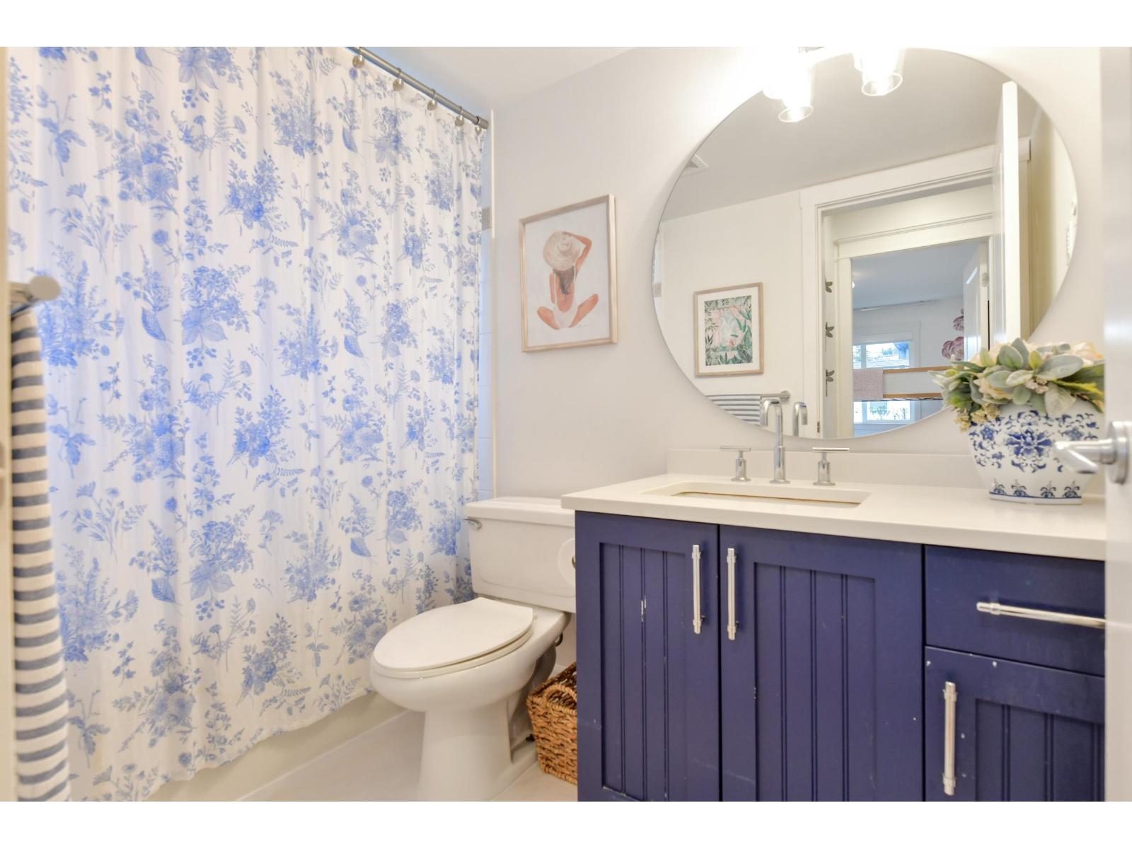 203 15621 MARINE DRIVE, White Rock